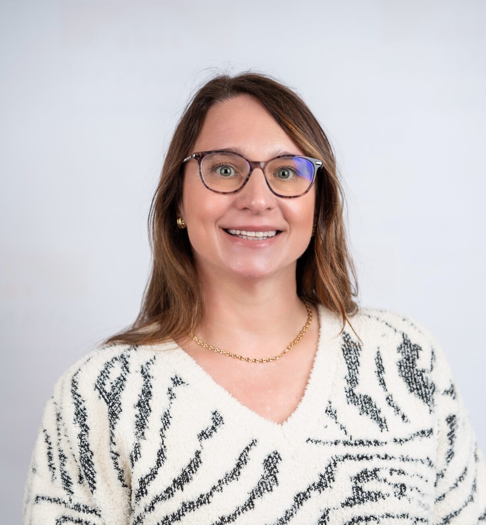 Julie Hansil Headshot